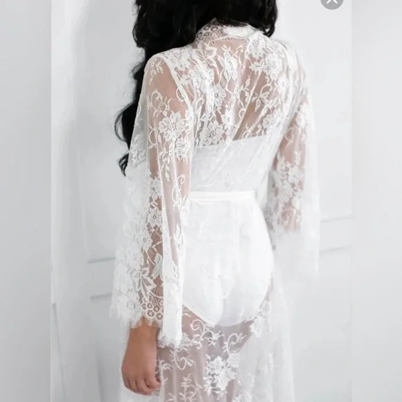 Size 12 ANASTASIA BRIDAL LACE ROBE WITH LONG TRAIN - NEVER WORN - Picture 7 of 17